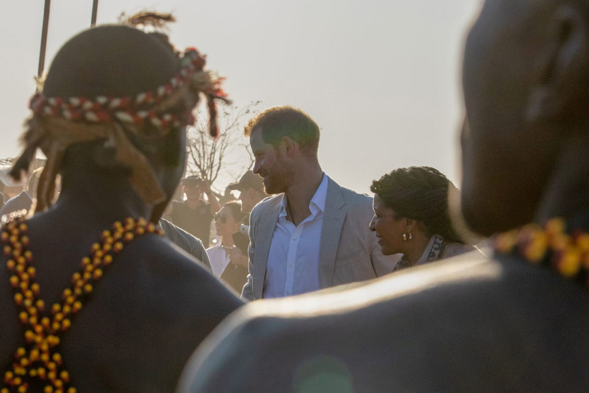 hrh_meets_trad_dancers_3