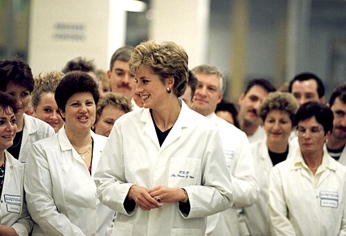 058792_Visit_by_Diana_Princess_of_Wales_1992_(4087038134)
